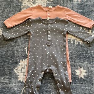 Quincy Mae snap rompers 12-18 months. Great condition .